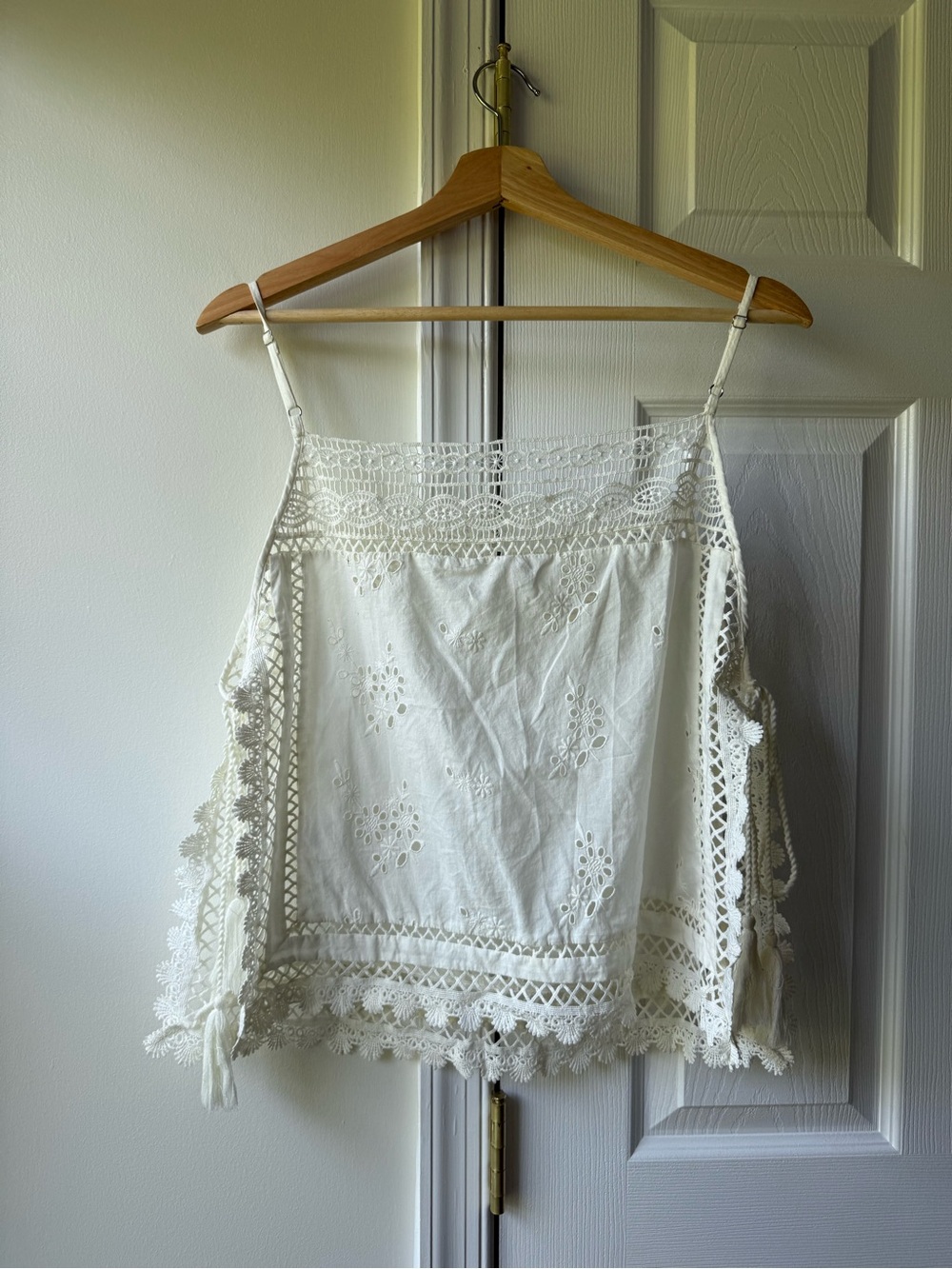 Free People Garden Party Cami Sz L Ivory Boho Cottage Festival Eyelet Lace top - Picture 3 of 9